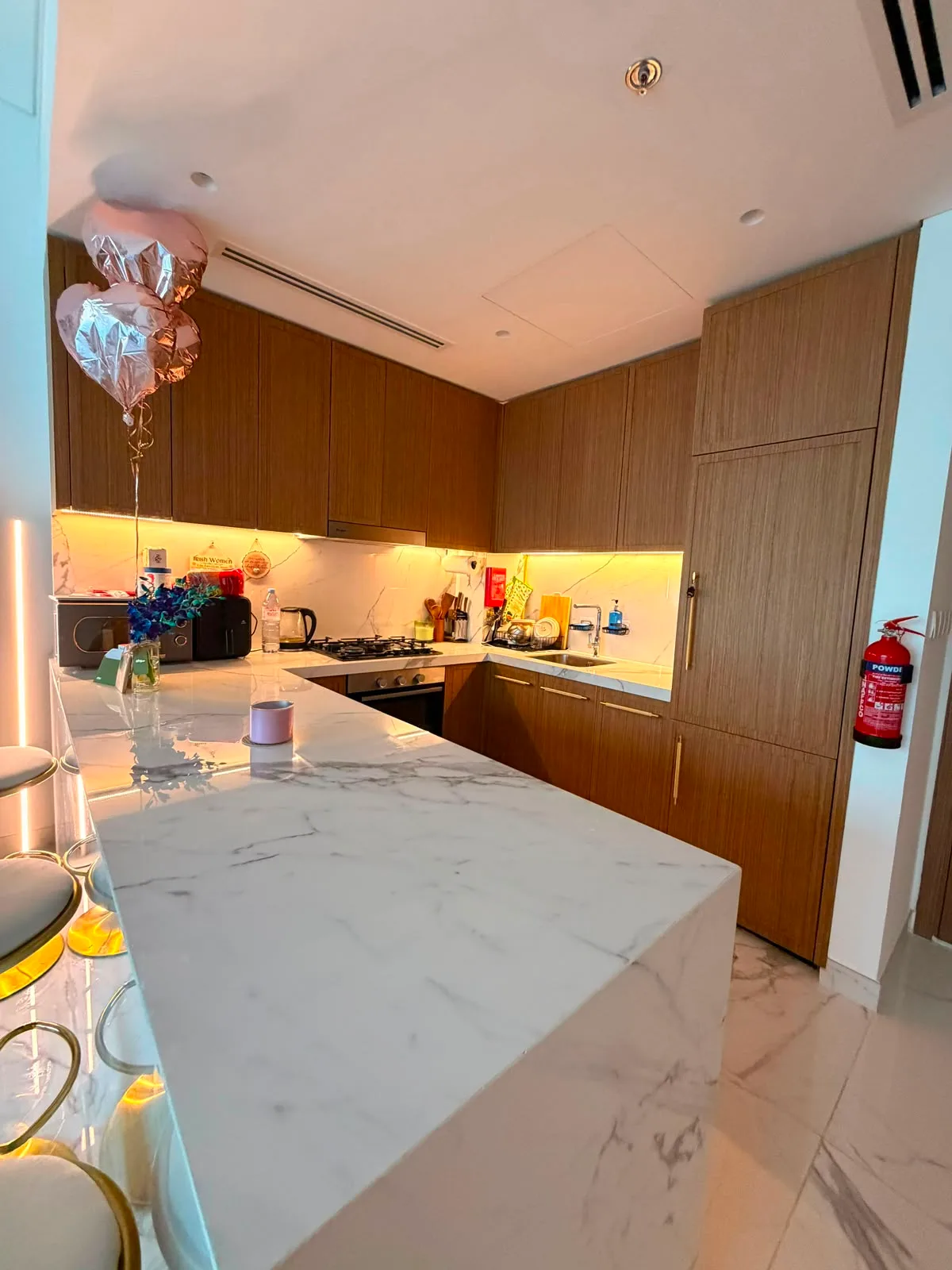 Azizi Riviera Azure – modern kitchen